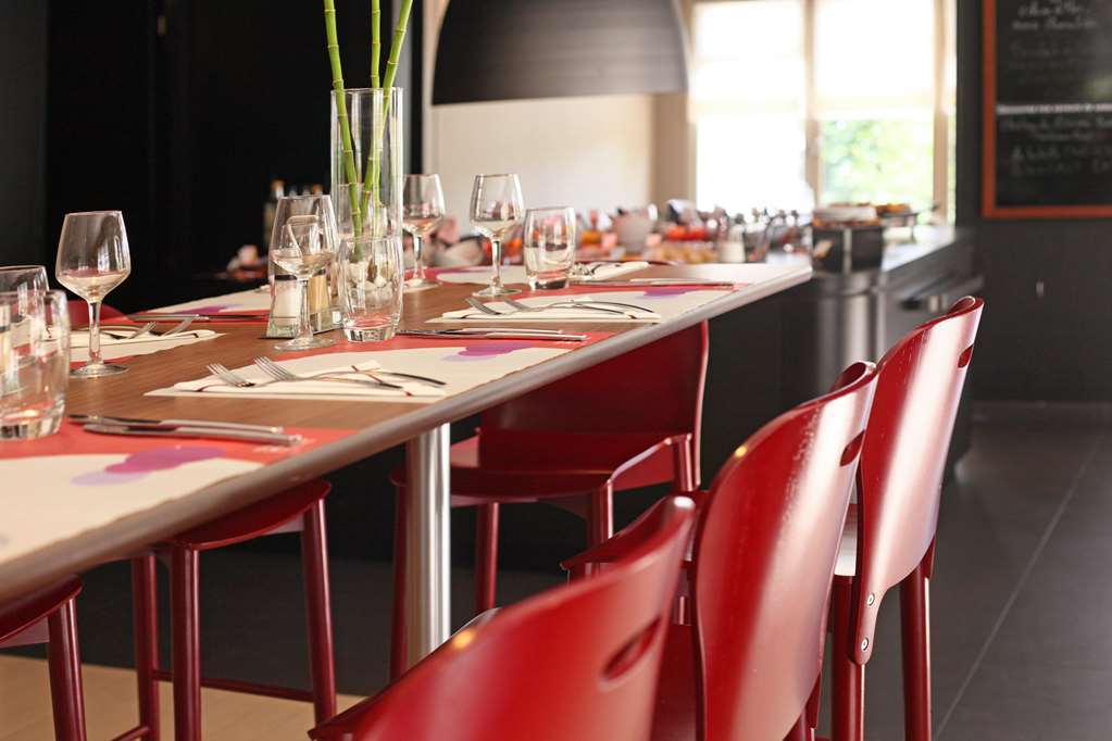 Campanile Saint-Die Restoran fotoğraf